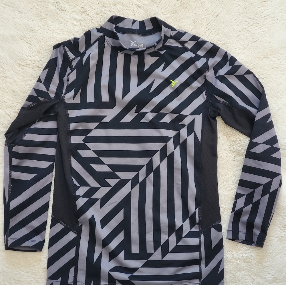 Old Navy Go-Warm boys L (10-12) compression shirt, color "blackjack"